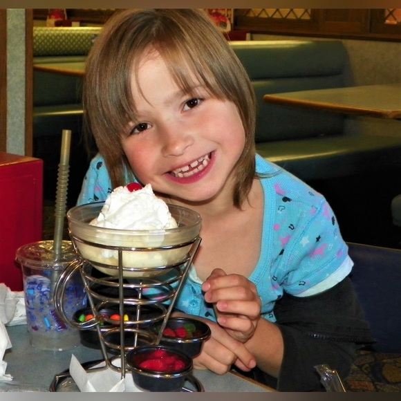 Meet your Posher, Mindy - Picture 2 of 4